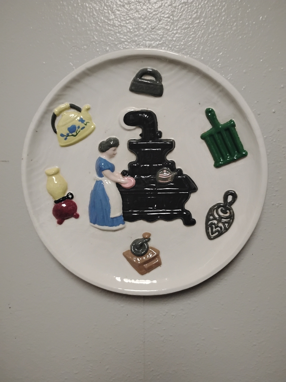 Retro 3D Ceramic Wall Plate with Colonial Kitchen Scene 9.5 " Farmhouse Cottage